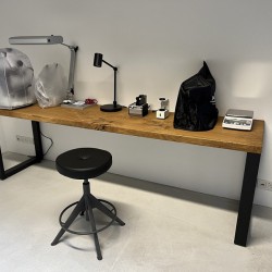 Kundenprojekt-Tischplatte-Eiche-rustikal-aus-einem-Stück-gewachsen